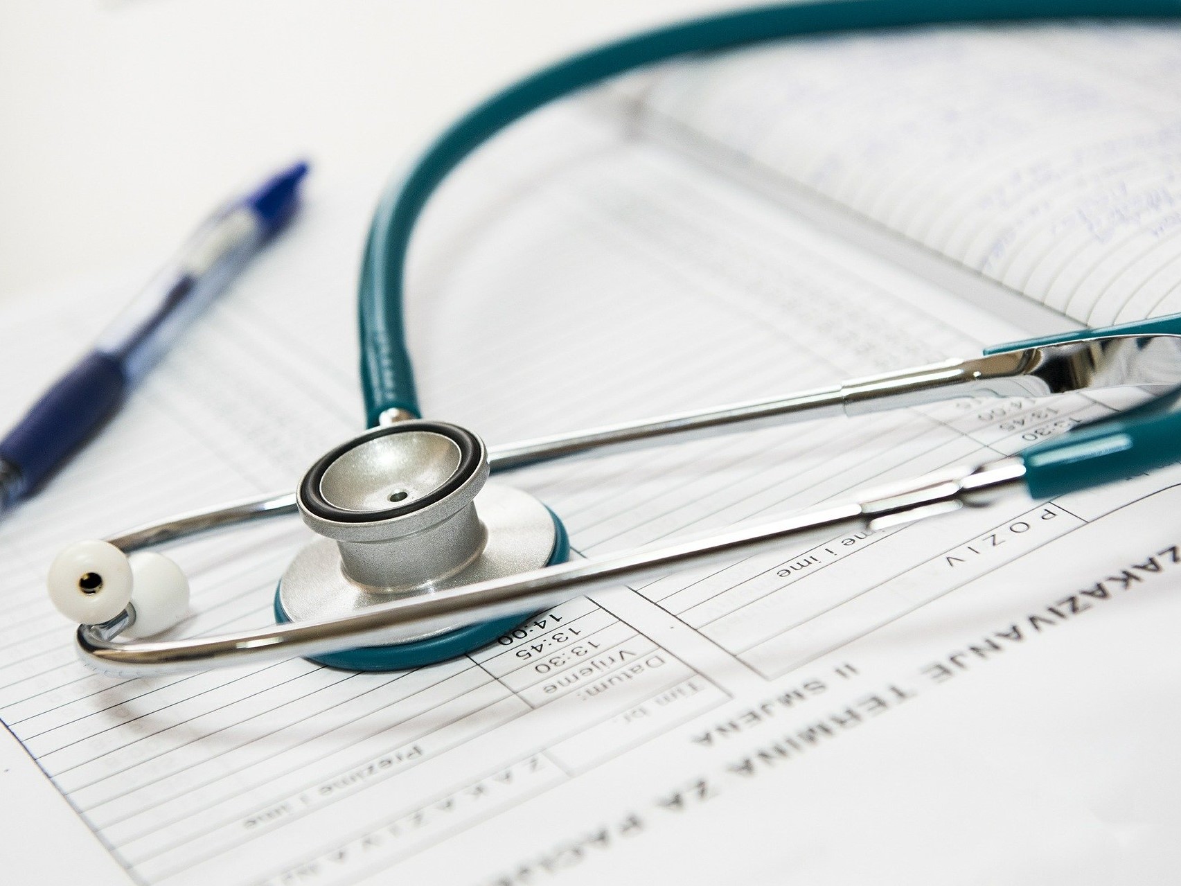 Mohou jít nezletilí teenageři sami k&nbsp;doktorovi, nebo je musí doprovázet rodiče?