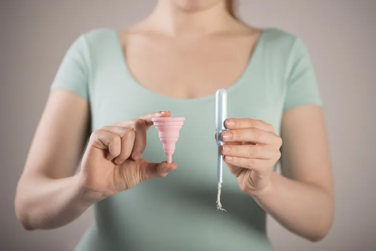 Menstruační kalíšek a&nbsp;kalhotky – Výhody a&nbsp;jak se používají?